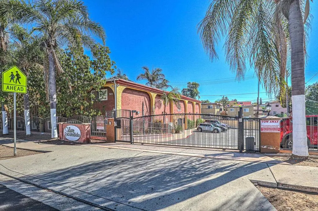 https://cdn.realtyfeed.com/cdn/127/307086648/74c2d7d672514364801431e603435566.webp