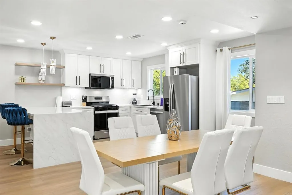 https://cdn.realtyfeed.com/cdn/127/307086702/e6d4d24c93957021a1d8151af9e657d8.webp