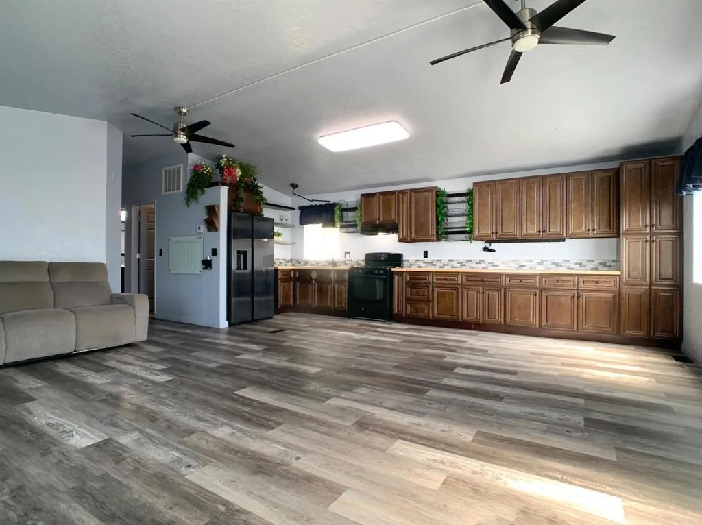 https://cdn.realtyfeed.com/cdn/127/307086802/c5d84d3f0ae3dee3bcb0447b9e3c05dd.webp