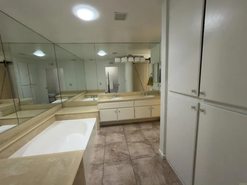 https://cdn.realtyfeed.com/cdn/127/307086813/0f0fcc85424ea9cd59206b826bcf6894.webp