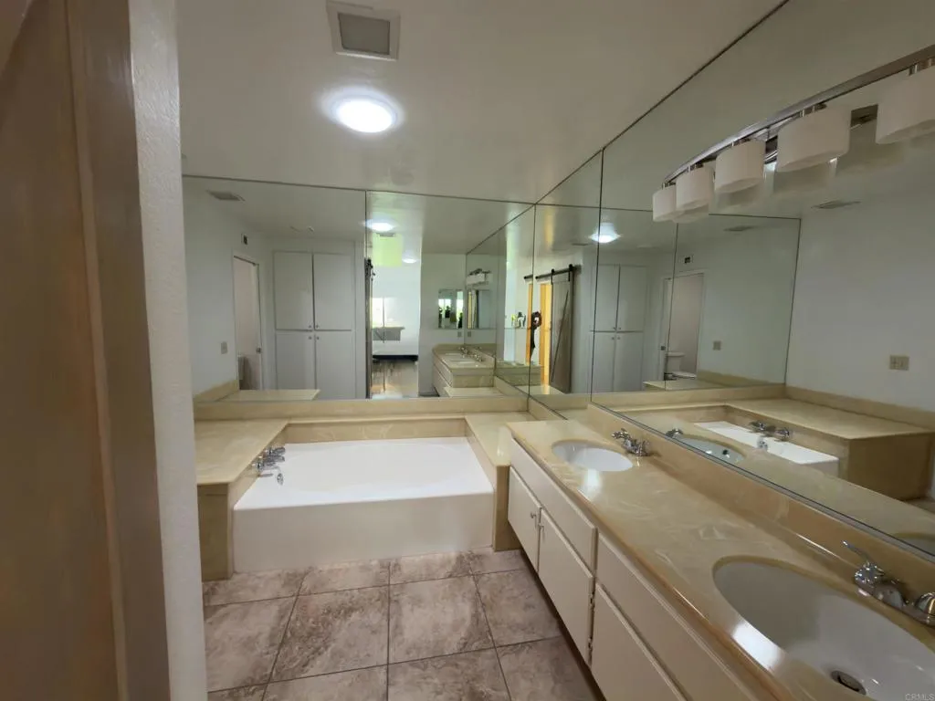 https://cdn.realtyfeed.com/cdn/127/307086813/7f799352405aa73c665d118b204b8e25.webp