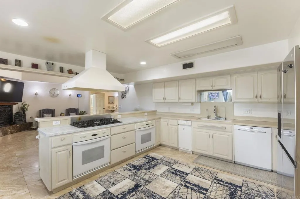 https://cdn.realtyfeed.com/cdn/127/307086825/c2bbb43ae91814597041bf5d944f9da7.webp