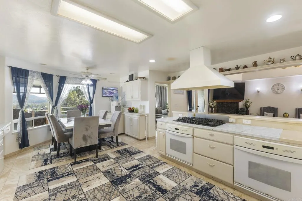 https://cdn.realtyfeed.com/cdn/127/307086825/fce6257b9c34ac8757ecd0edeec98a40.webp