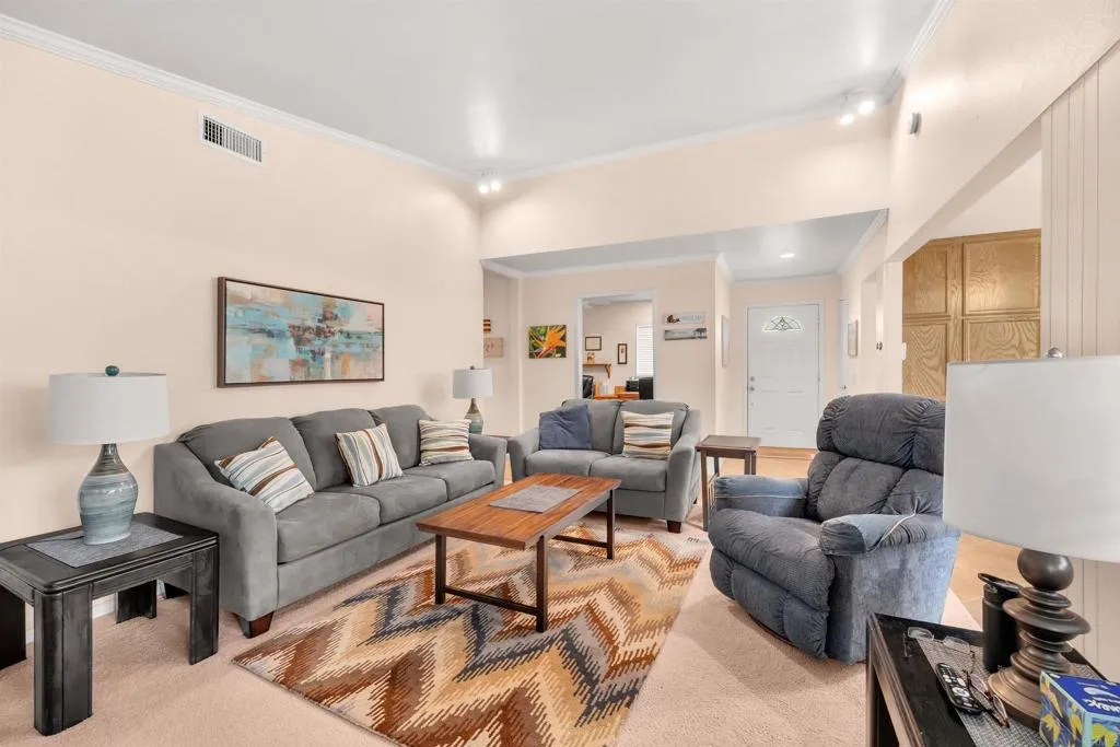 https://cdn.realtyfeed.com/cdn/127/307086828/4c063c5c37d0d1971cf9bd69162c4523.webp