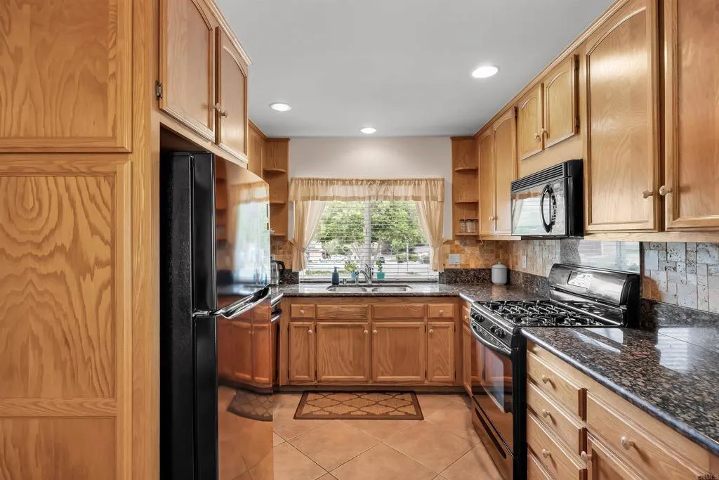 https://cdn.realtyfeed.com/cdn/127/307086828/71c1d3cea0bb0feadca042fac09e62d0.webp