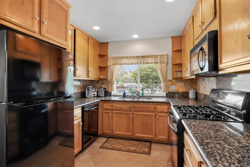 https://cdn.realtyfeed.com/cdn/127/307086828/facb0a523540fc8619d7dc4f4c85eaaa.webp