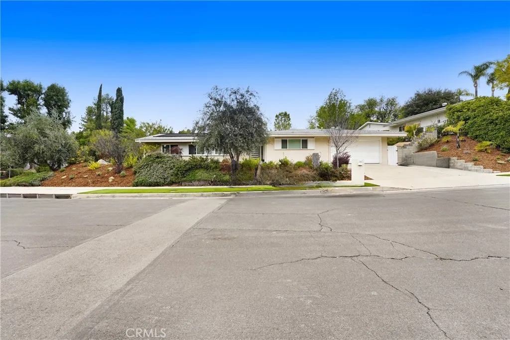 Woodland Hills, CA 91367