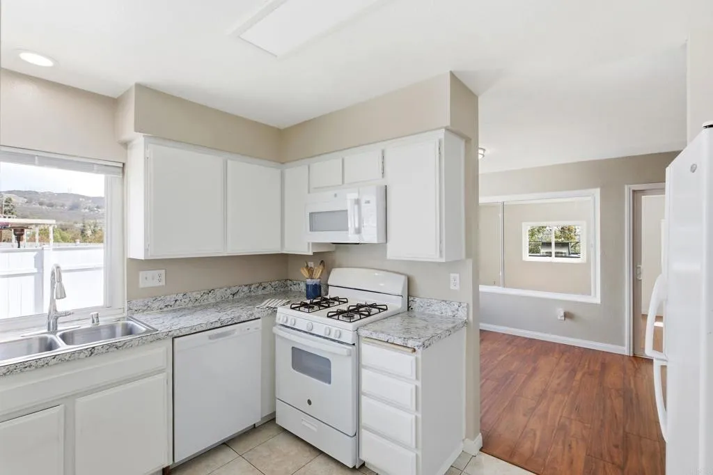 https://cdn.realtyfeed.com/cdn/127/307086947/86c8ef50647e9d3319f6285ece0a4cad.webp