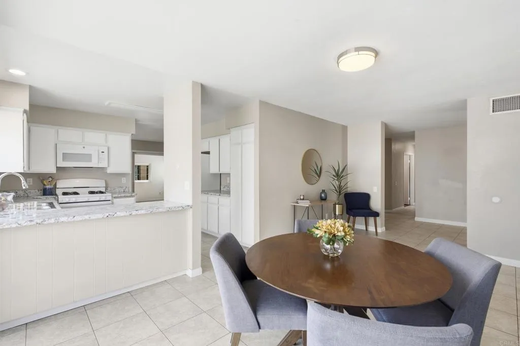 https://cdn.realtyfeed.com/cdn/127/307086947/a4e27a46dc15727f3ee35078bc625d97.webp