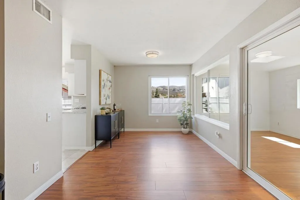 https://cdn.realtyfeed.com/cdn/127/307086947/ade65cca5315a2990312d8ad38239ffe.webp