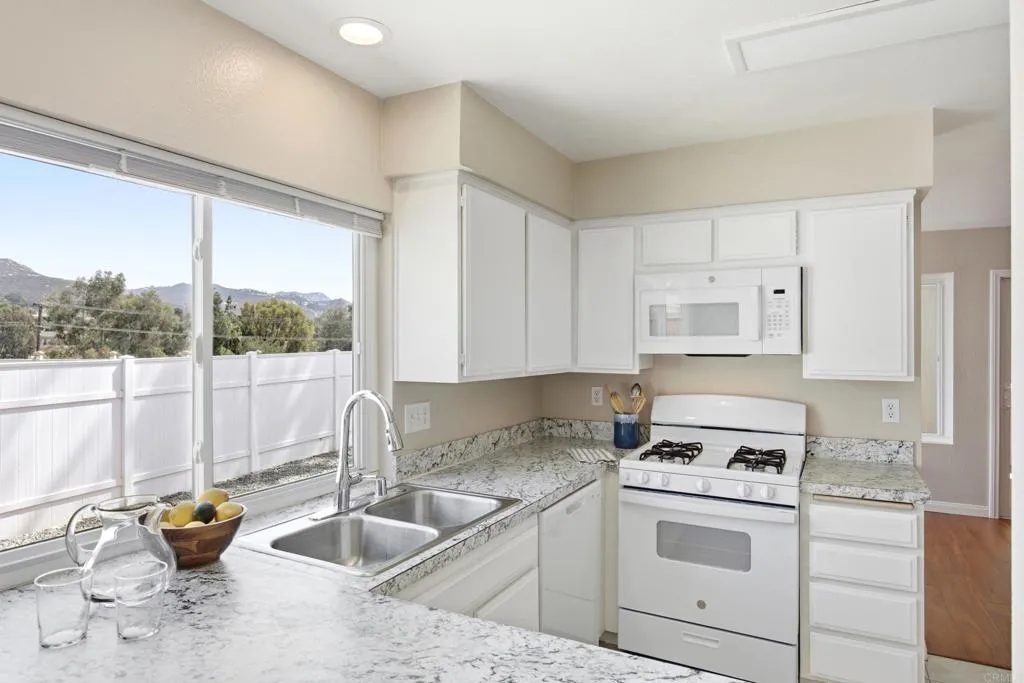 https://cdn.realtyfeed.com/cdn/127/307086947/c7e4e772ce2cef6f8cf811547df3ca33.webp
