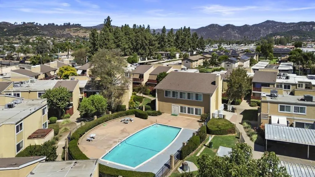 https://cdn.realtyfeed.com/cdn/127/307087040/70393b543b7d8ff1b12898b2f9f80cd2.webp