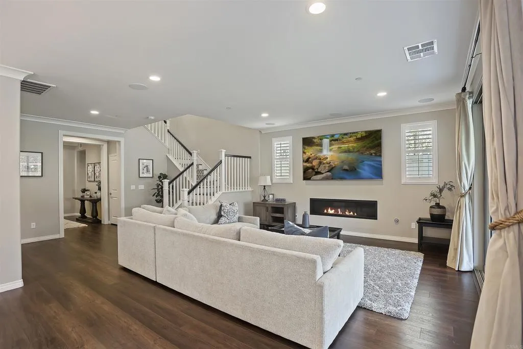https://cdn.realtyfeed.com/cdn/127/307087045/40dce1ee485645160b55a17c3f7edffc.webp