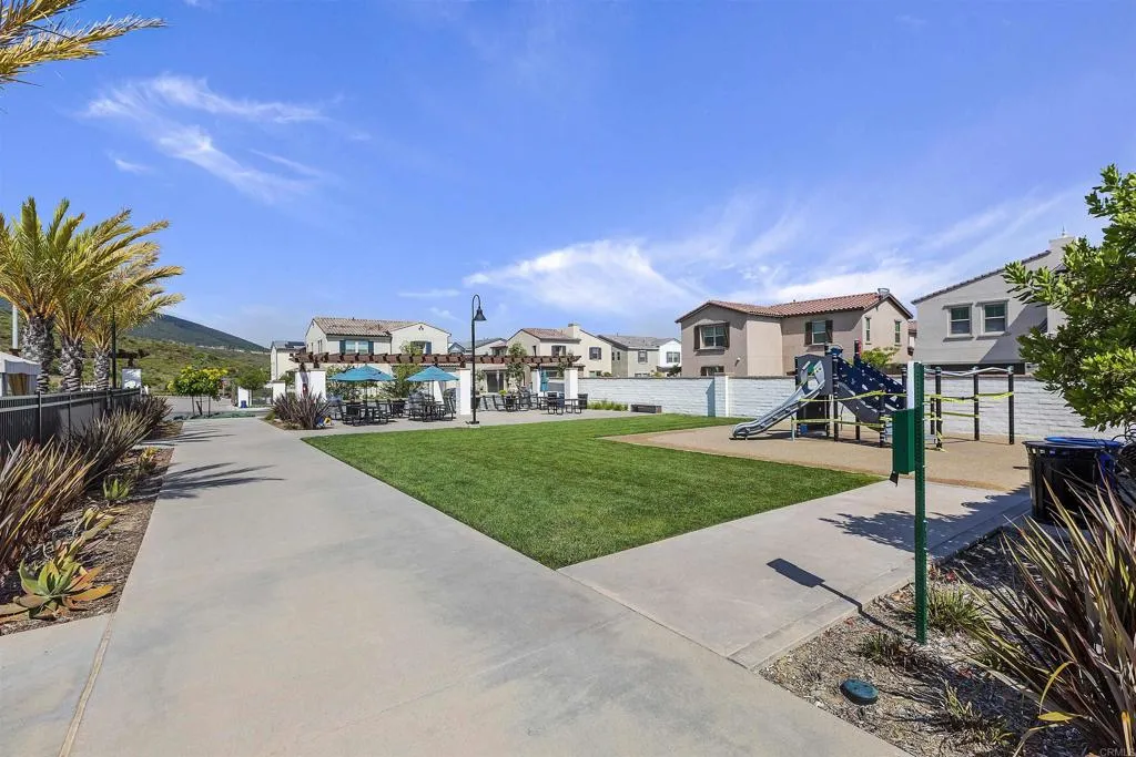 https://cdn.realtyfeed.com/cdn/127/307087045/a2dce70ee77d117594bc7d74d6982638.webp