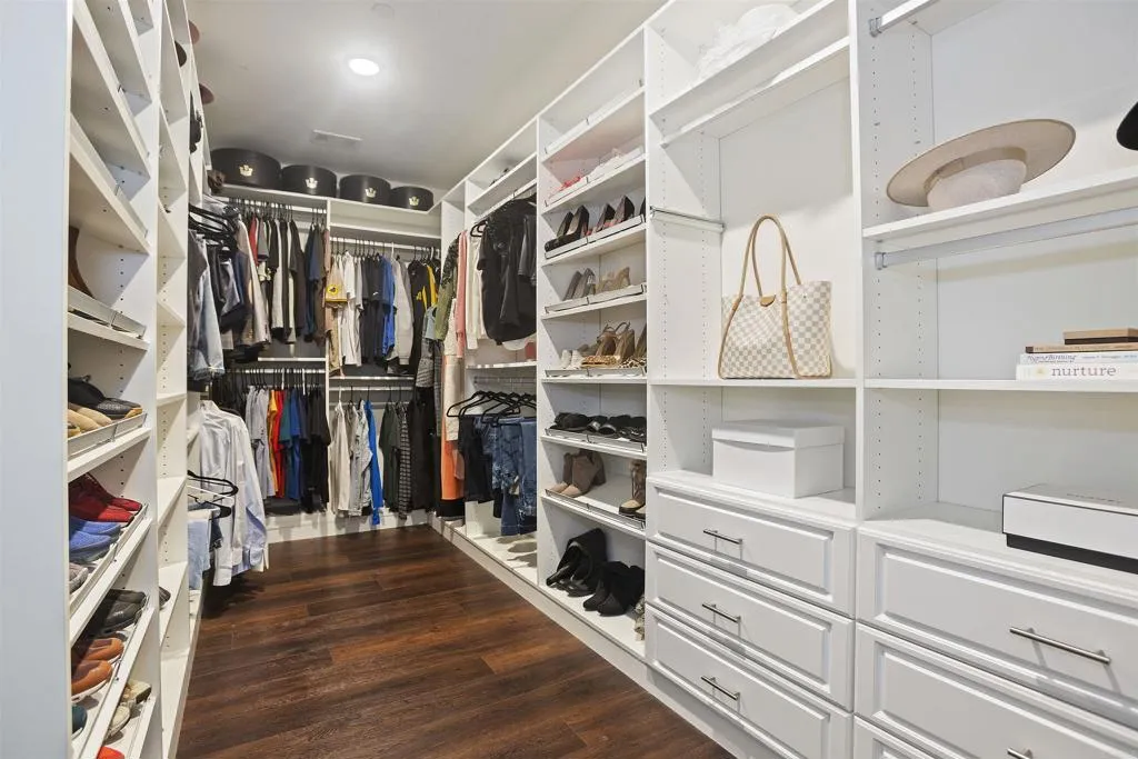 https://cdn.realtyfeed.com/cdn/127/307087045/cc00eea440a8f74df901ecee7899da13.webp