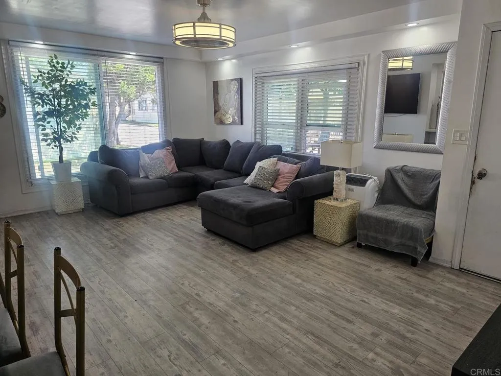 https://cdn.realtyfeed.com/cdn/127/307087100/ef0f7c4ce141bd098cafce708bf25594.webp