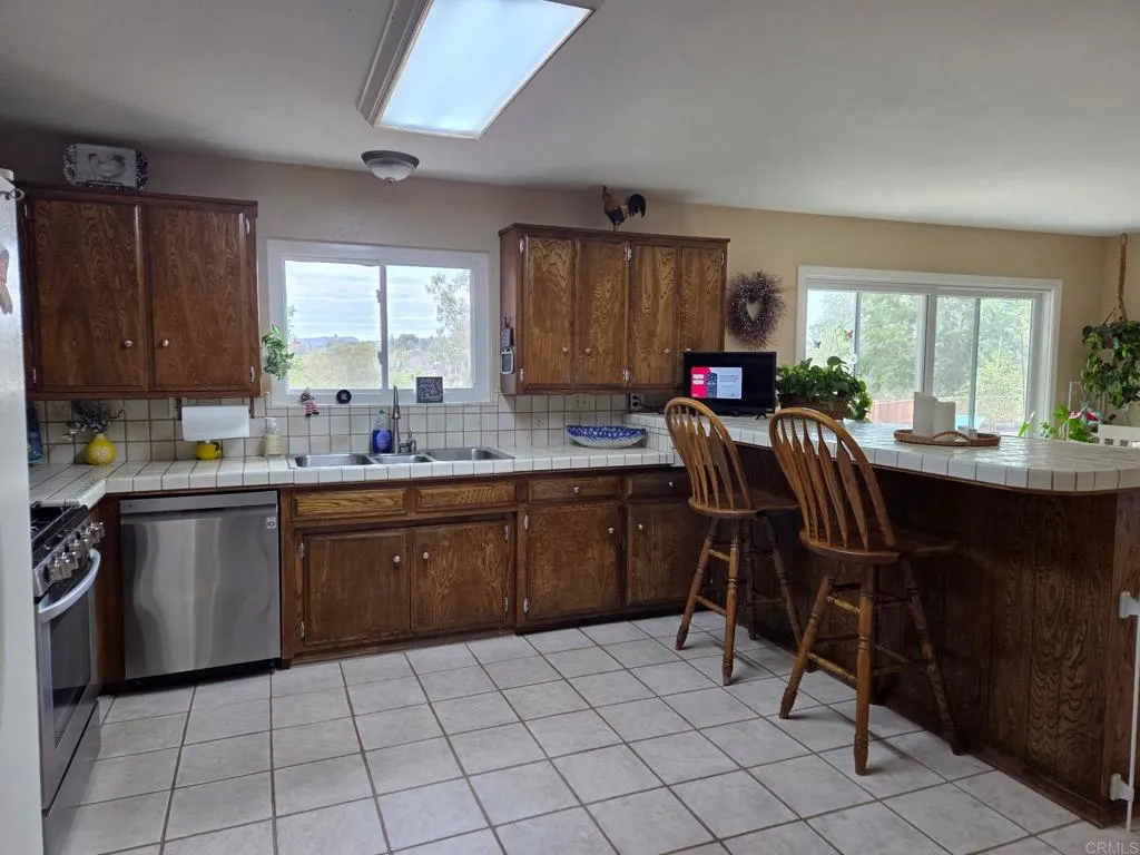 https://cdn.realtyfeed.com/cdn/127/307087267/6d0a4185bc01de58456deb3b548c5c21.webp