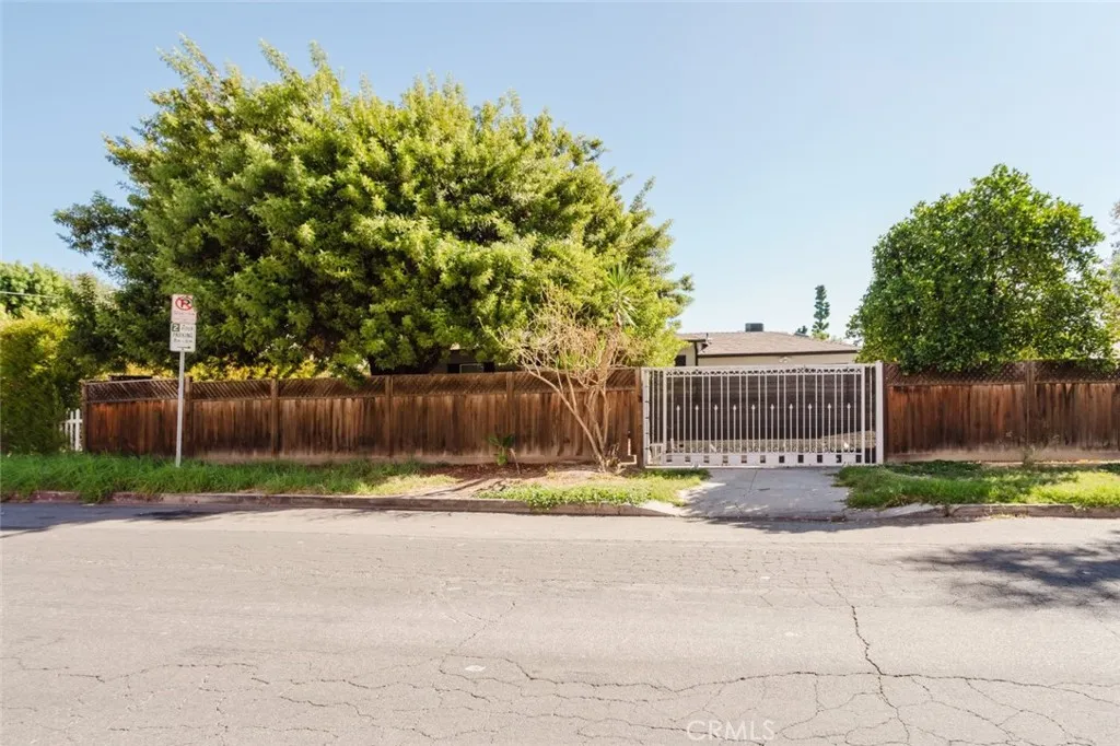 Northridge, CA 91325