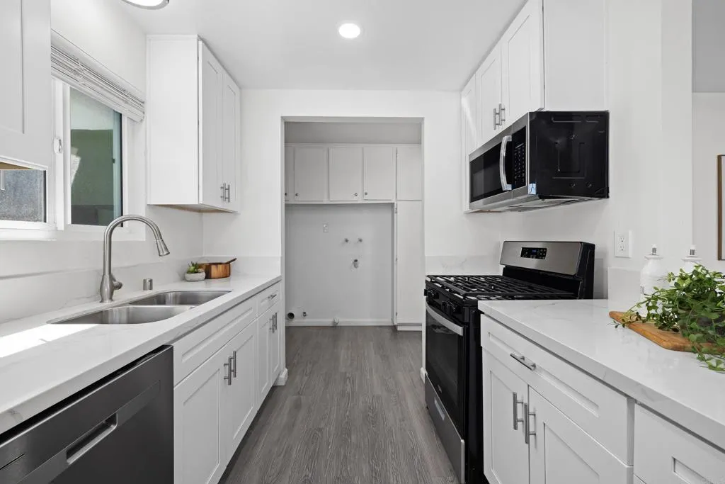 https://cdn.realtyfeed.com/cdn/127/307087471/190bb5c0d46d8ffa39b5044aeb0afdd3.webp