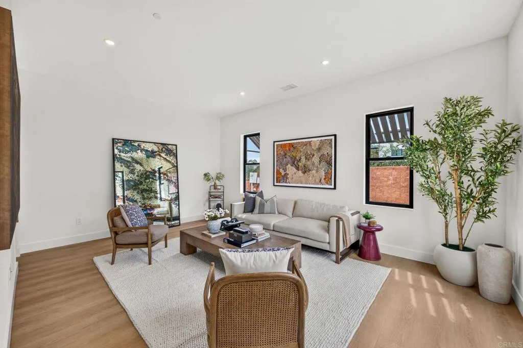 https://cdn.realtyfeed.com/cdn/127/307087583/b4f0a8a5c276471ea57d8556ad93ca53.webp