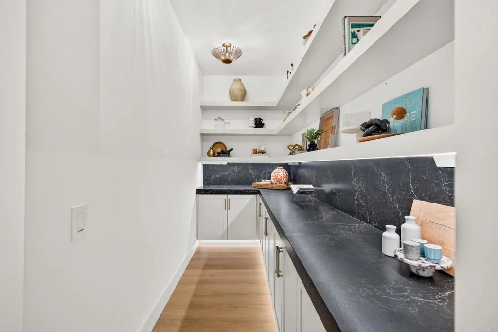 https://cdn.realtyfeed.com/cdn/127/307087583/b8f27e0ea6e47615d96deec7b7b7ff33.webp