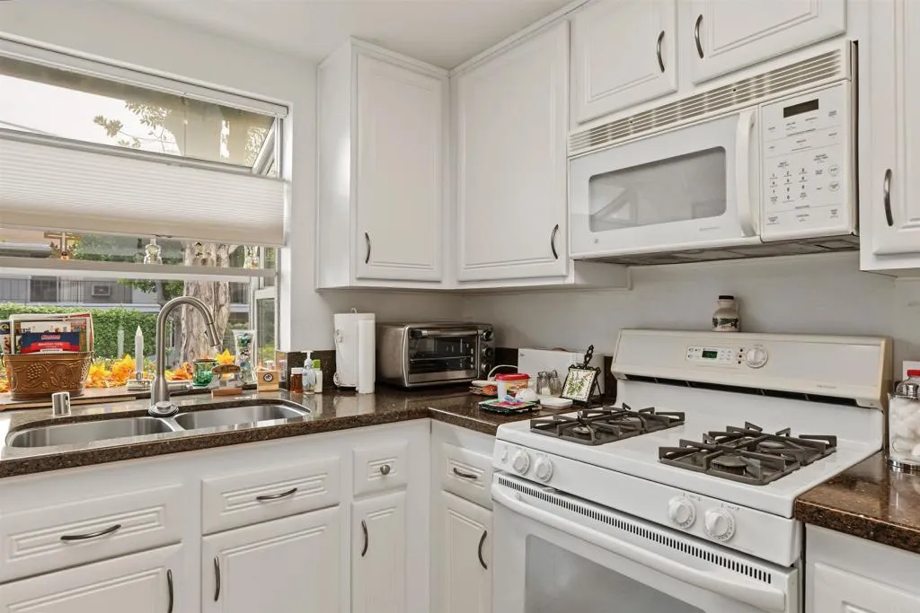 https://cdn.realtyfeed.com/cdn/127/307087585/06f67d8c41b49c63bf77596098ec3162.webp