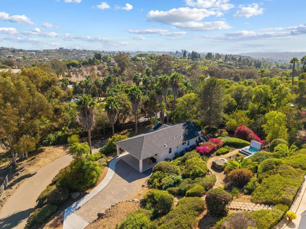 https://cdn.realtyfeed.com/cdn/127/307087616/7f76532f9c9b7216f57bcd9008dbca91.webp