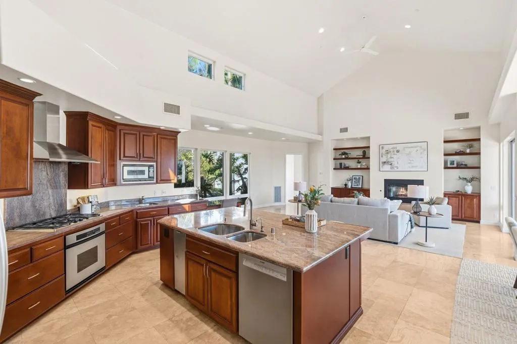 https://cdn.realtyfeed.com/cdn/127/307087616/ac8e66f798779459185f99aea05cbe52.webp