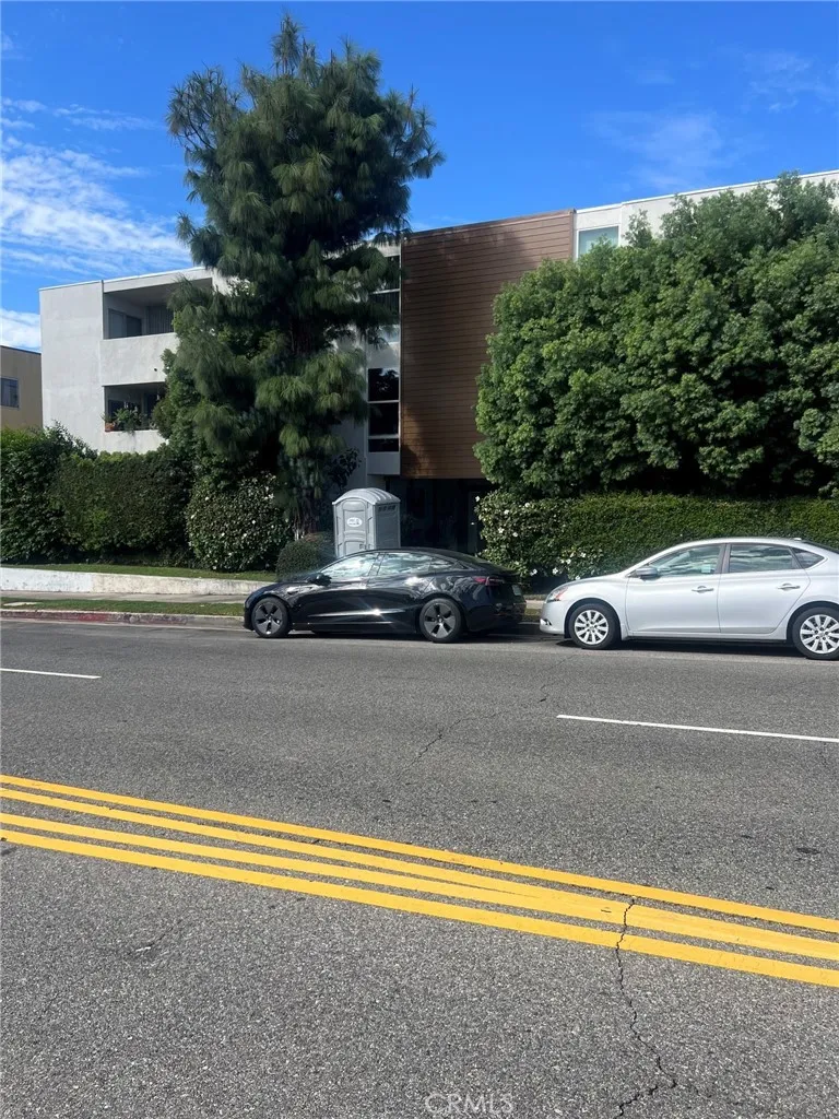 North Hollywood, CA 91606