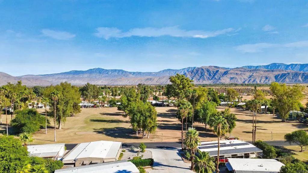 https://cdn.realtyfeed.com/cdn/127/307087826/631cbeacfc64dd2e5311d44192917522.webp