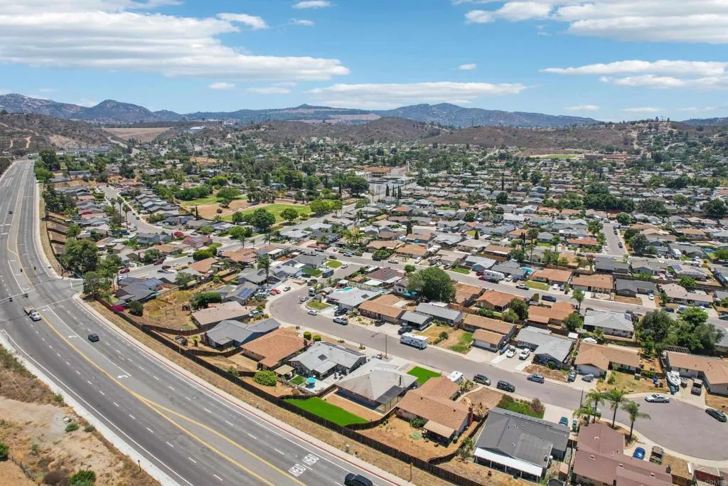 https://cdn.realtyfeed.com/cdn/127/307087930/194ab3dafd588fa751477fc58d21bfd7.webp