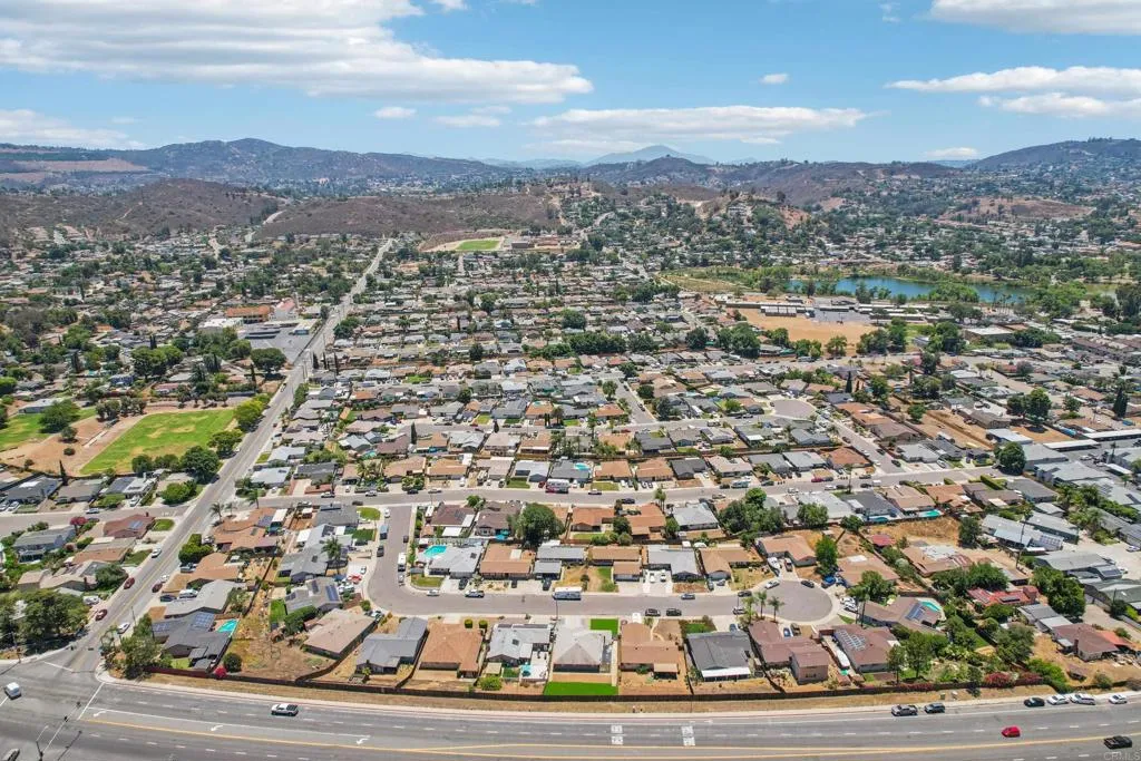 https://cdn.realtyfeed.com/cdn/127/307087930/49fd01ea1e24da53dc9dc6aeb7cab518.webp