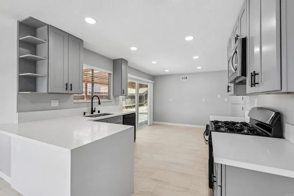 https://cdn.realtyfeed.com/cdn/127/307087930/6b4998d36c77d229f498410d802b5926.webp