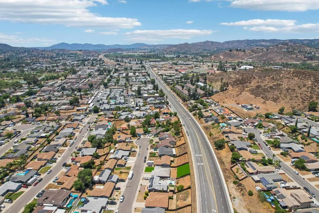 https://cdn.realtyfeed.com/cdn/127/307087930/6edcfc8850f94dc1071576398a716a4b.webp