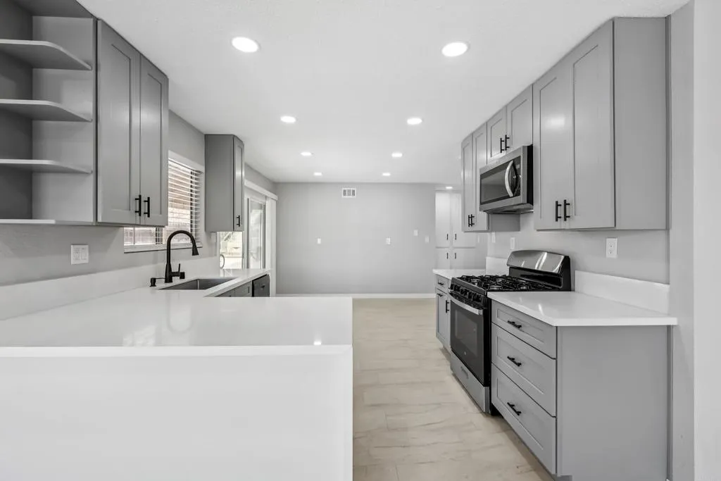 https://cdn.realtyfeed.com/cdn/127/307087930/868d8a0437404dee35fa69ff52df983f.webp