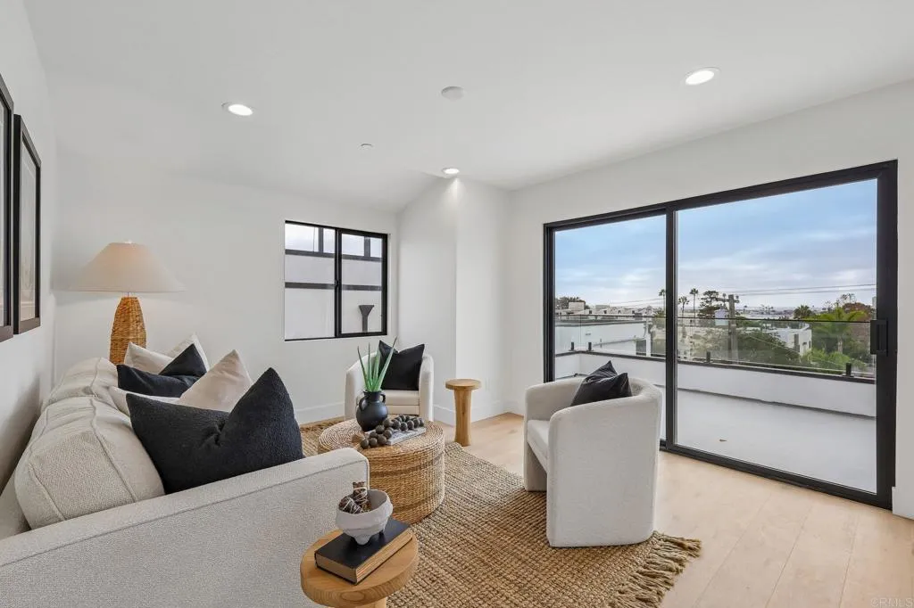https://cdn.realtyfeed.com/cdn/127/307087942/7c62620dbfb7b16cb177994fd4f1e581.webp