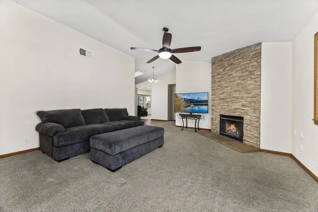 https://cdn.realtyfeed.com/cdn/127/307087944/058afb20ad1cfb776d4f5272247b64bd.webp