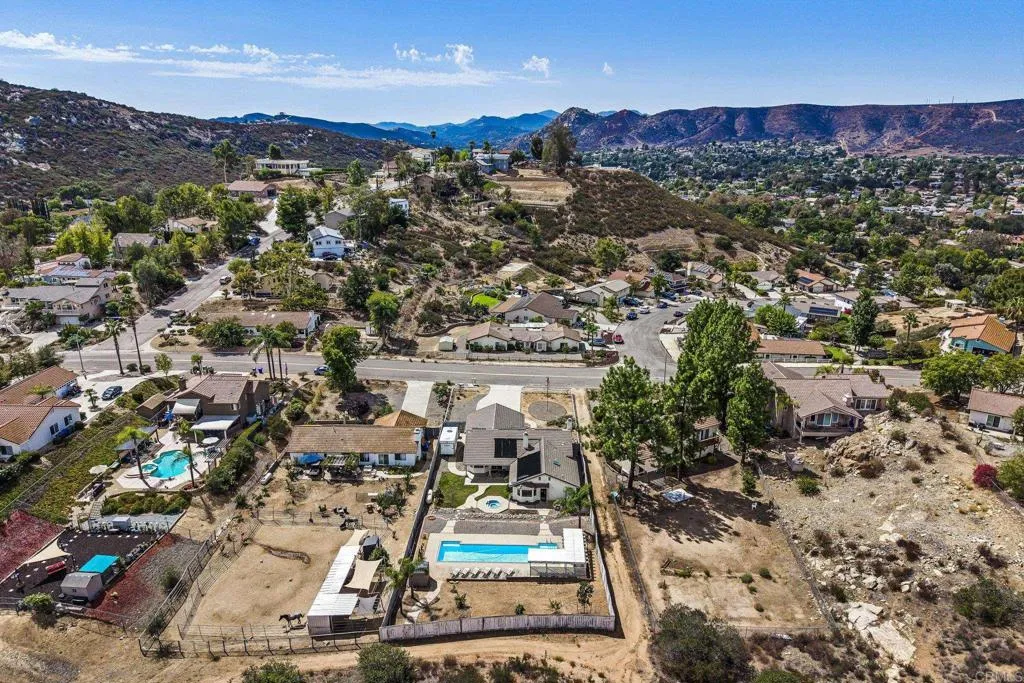 https://cdn.realtyfeed.com/cdn/127/307087944/10e3a6d9de9035fe710c67479810b595.webp