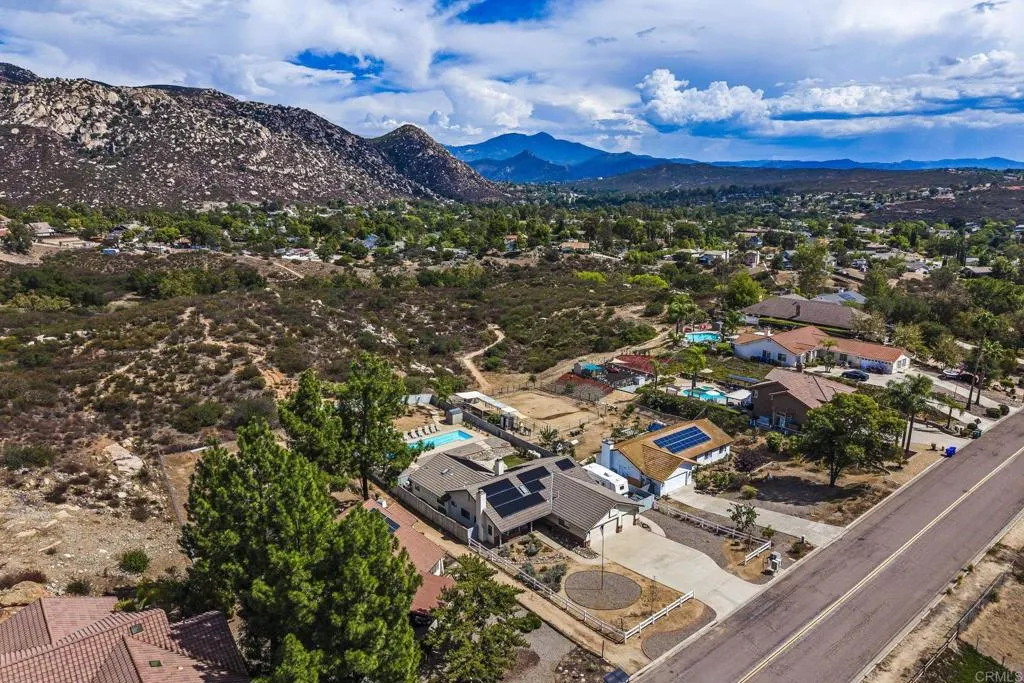 https://cdn.realtyfeed.com/cdn/127/307087944/1c176cc3247089c1c363a1f7eccbc07a.webp