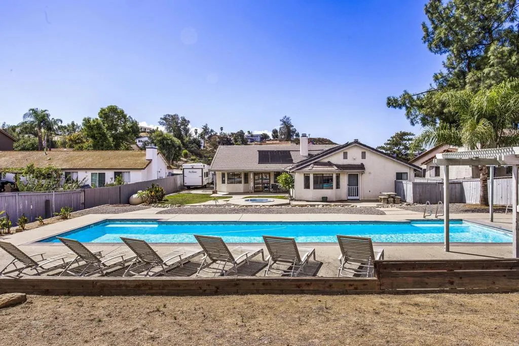 https://cdn.realtyfeed.com/cdn/127/307087944/375993cb3b5a5a90da75094875ccbfec.webp