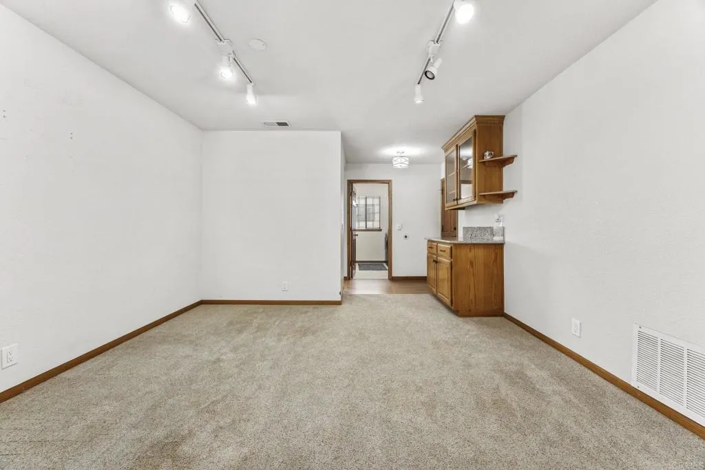 https://cdn.realtyfeed.com/cdn/127/307087944/43dc2ae72fd137d4b1dee6bc70397066.webp