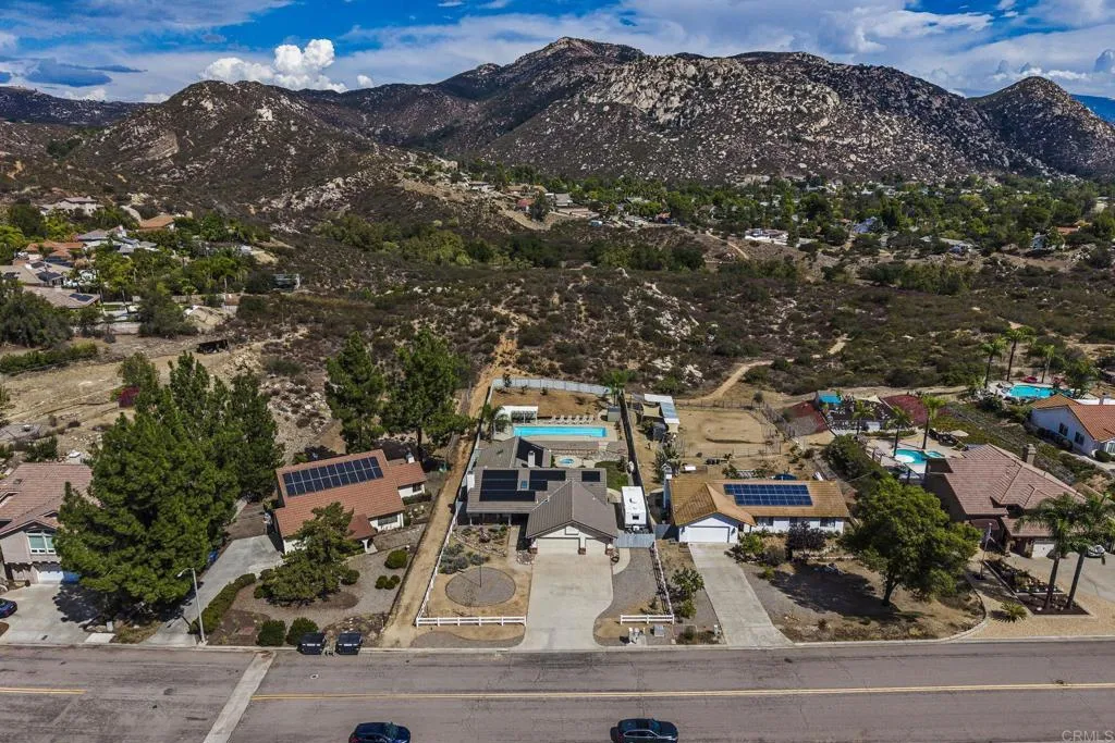 https://cdn.realtyfeed.com/cdn/127/307087944/6bd54e6ee2ba5705a2b75899d9d8ecb0.webp