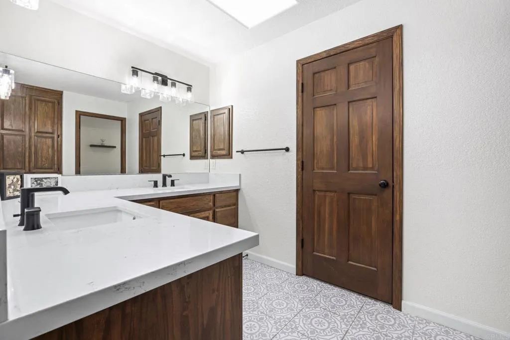 https://cdn.realtyfeed.com/cdn/127/307087944/90e209de27344a98245edfb375b0e28e.webp