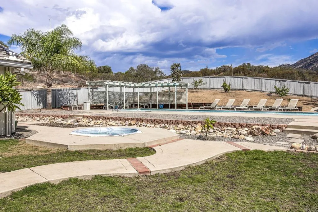 https://cdn.realtyfeed.com/cdn/127/307087944/d878e4c5705af761b6c32bd7160da7bc.webp