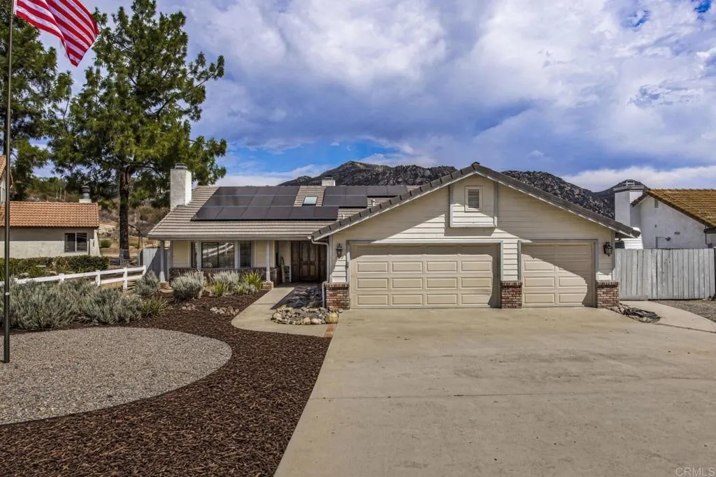 https://cdn.realtyfeed.com/cdn/127/307087944/e33640cb5336e8240d625806ee9b76a6.webp