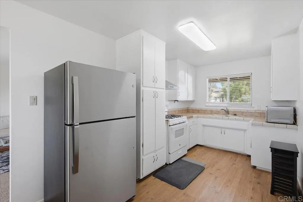 https://cdn.realtyfeed.com/cdn/127/307088120/e1f4a5358e7494cc48e748b33073d4e5.webp