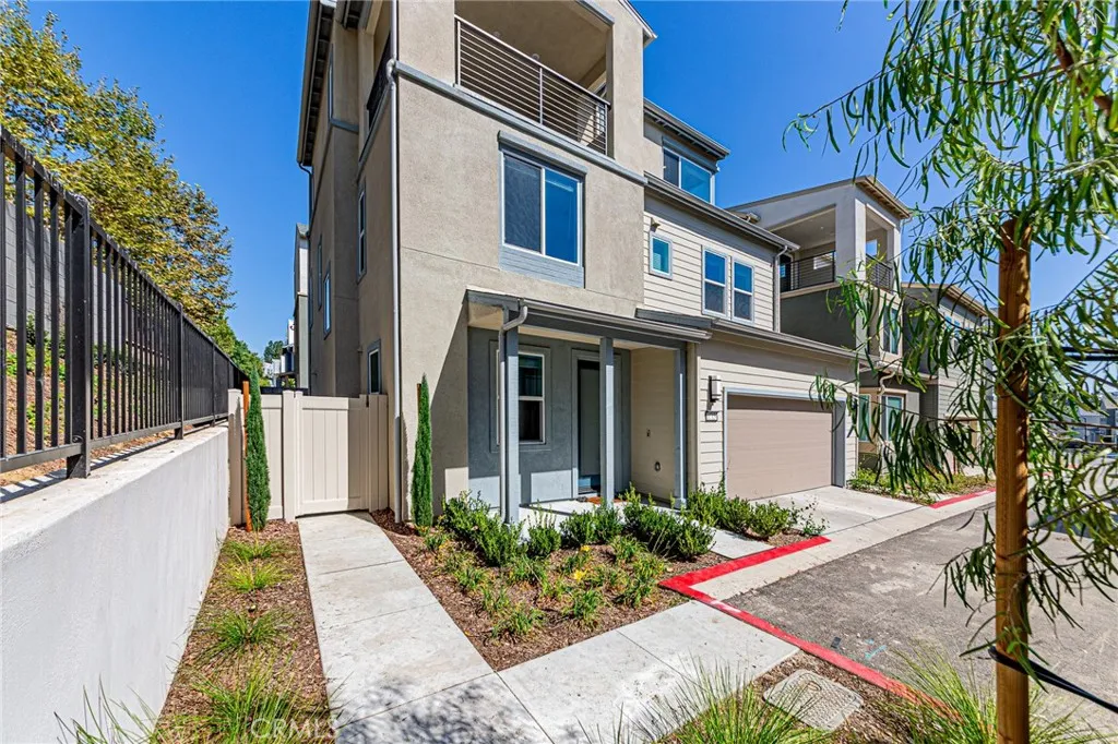 Fullerton, CA 92835