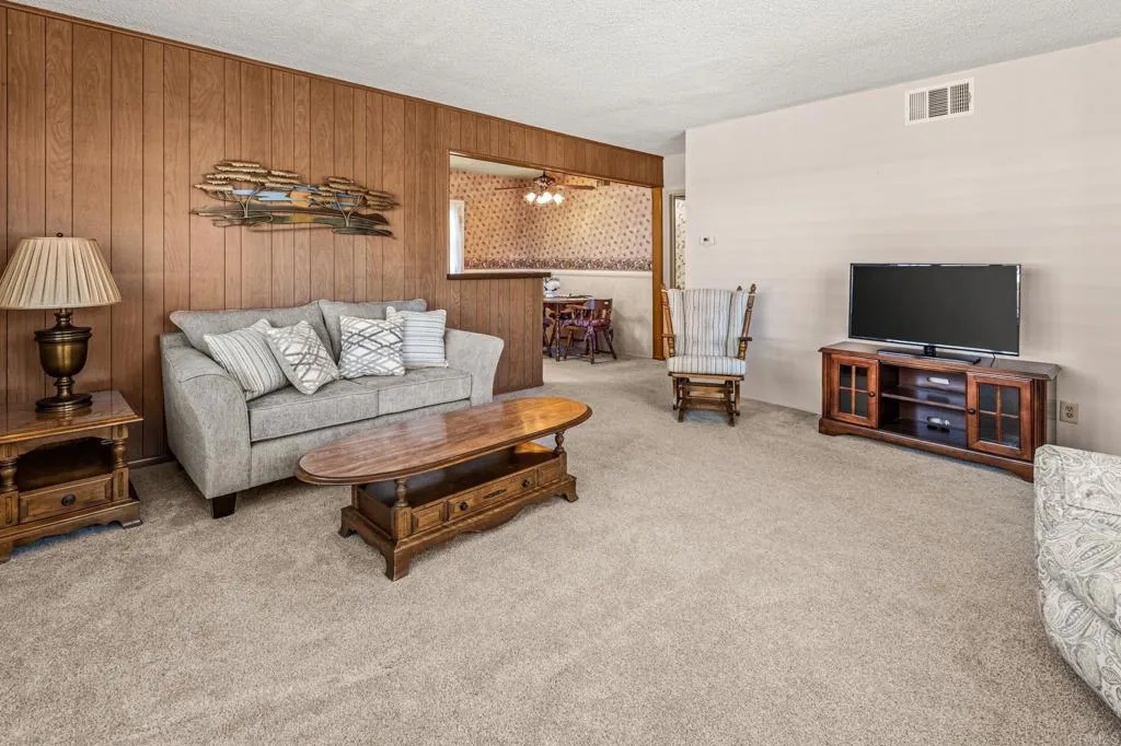 https://cdn.realtyfeed.com/cdn/127/307088467/148c11674bdfda7909a1e67d1bf95b2e.webp