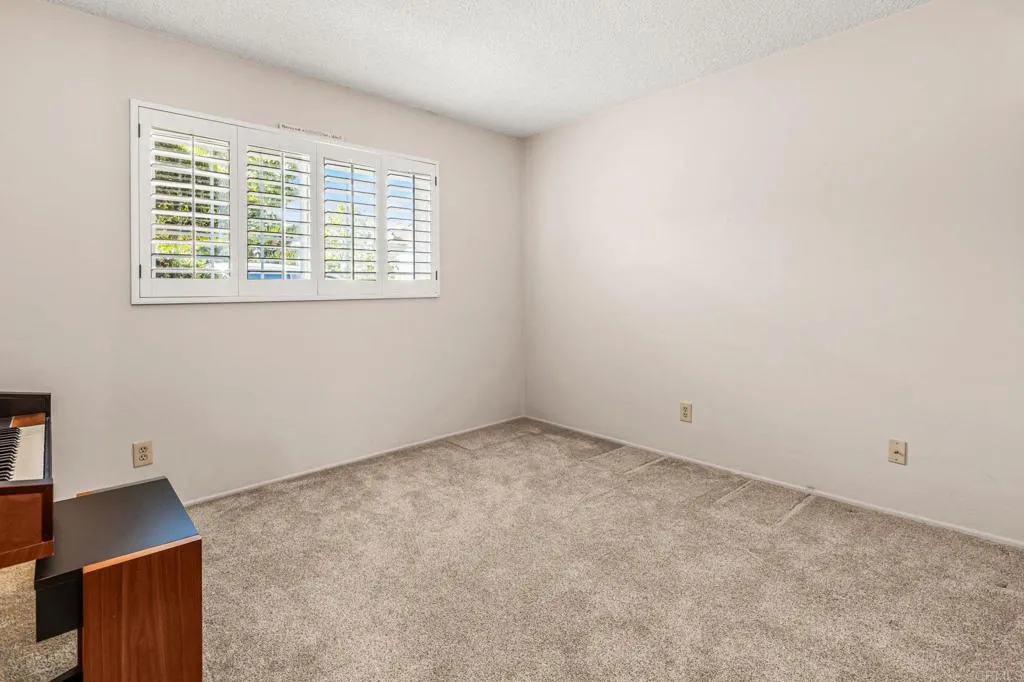 https://cdn.realtyfeed.com/cdn/127/307088467/7ee72b62ec76c75815478f3c584502e7.webp