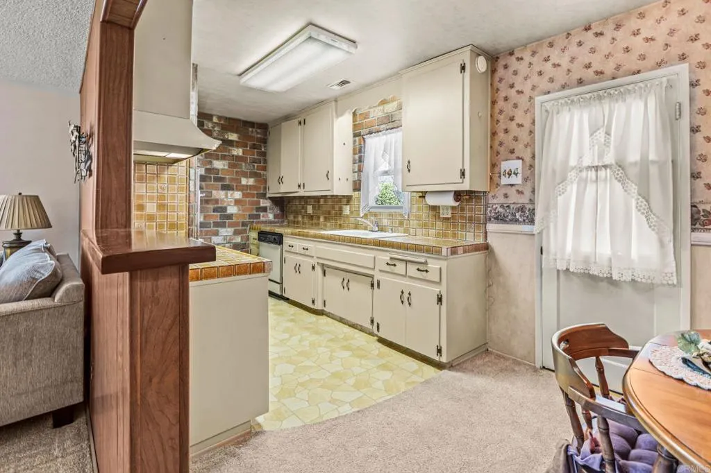https://cdn.realtyfeed.com/cdn/127/307088467/8bafac598a578a45cea19bdff47fb700.webp